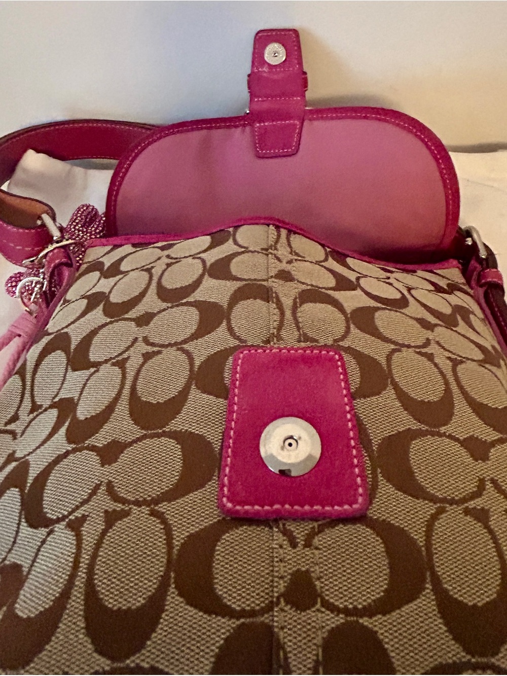 Coach Soho Buckle Shoulder Bag, with Pink Suede corners and trim.  Rare! - Picture 6 of 10